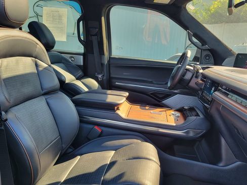 Used 2025 Lincoln Navigator Black Label AWD/4WD image 37