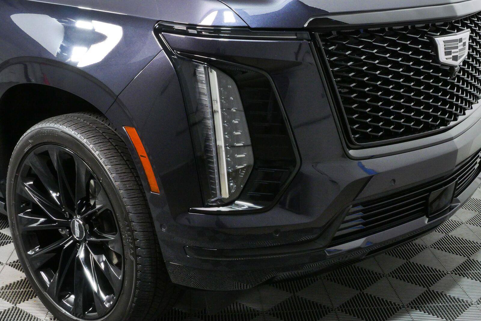 Used 2025 Cadillac Escalade ESV Sport Platinum w/ LPO, ONYX Package AWD/4WD image 36