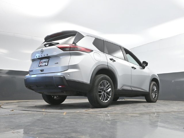 Used 2024 Nissan Rogue S AWD/4WD image 38