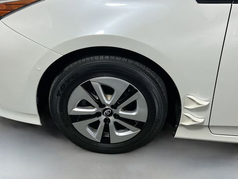 Used 2019 Toyota Prius LE image 13