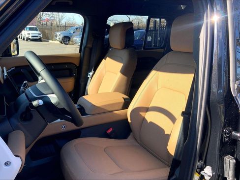 New 2026 Land Rover Defender 110 X-Dynamic SE image 9