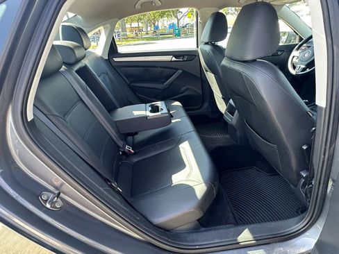 Used 2014 Volkswagen Passat 1.8T Wolfsburg Edition image 13