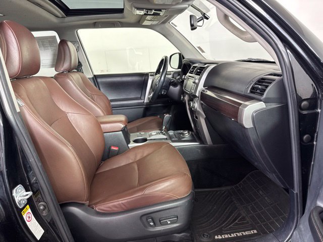 Used 2015 Toyota 4Runner Limited AWD/4WD image 4