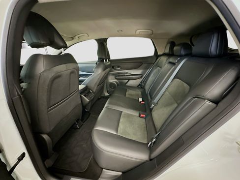 Used 2024 Nissan Ariya AWD image 29