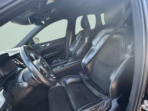Used 2018 Volvo XC60 T5 R-Design w/ Convenience Package AWD/4WD image 9