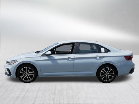 Certified 2026 Volkswagen Jetta SE FWD image 4