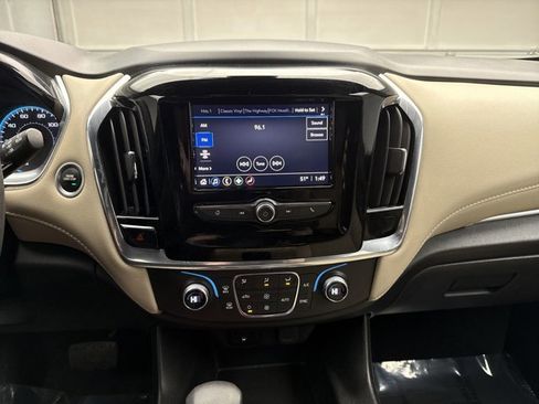 Used 2022 Chevrolet Traverse LS image 14