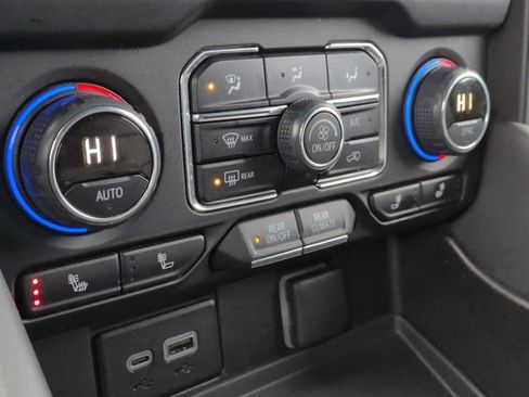 Used 2024 Chevrolet Suburban LT image 20