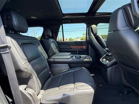 Used 2020 Lincoln Navigator Reserve AWD/4WD image 40