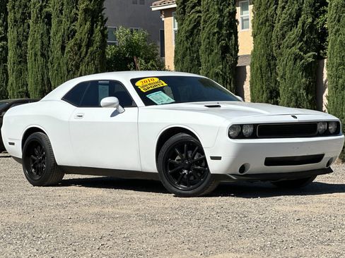 Used 2010 Dodge Challenger SE RWD image 2