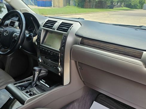 Used 2019 Lexus GX 460 w/ Navigation Package image 32