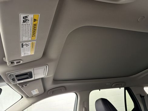 Certified 2025 Honda Pilot Touring image 24