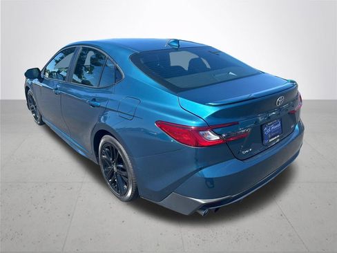 Used 2025 Toyota Camry SE FWD image 9