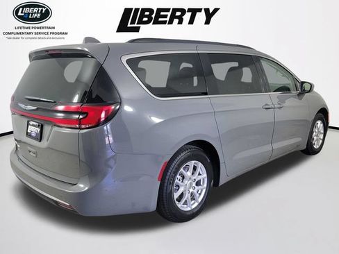 Used 2022 Chrysler Pacifica Touring-L FWD image 3