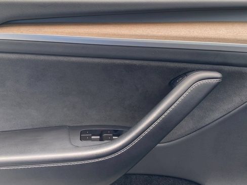 Used 2023 Tesla Model Y AWD image 14
