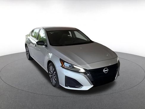 Used 2026 Nissan Altima 2.5 SV FWD image 3