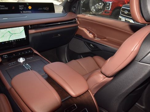 New 2025 Lincoln Navigator L Reserve image 18