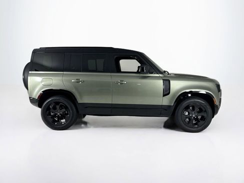 Used 2025 Land Rover Defender 110 X-Dynamic SE image 6