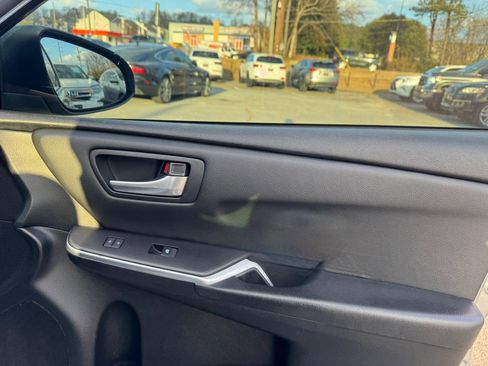 Used 2015 Toyota Camry SE FWD image 23