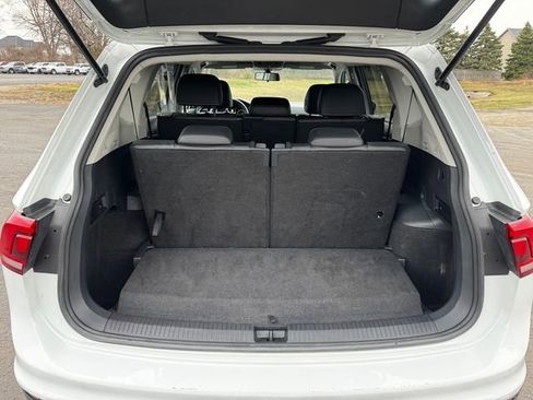 Used 2021 Volkswagen Tiguan SE image 18