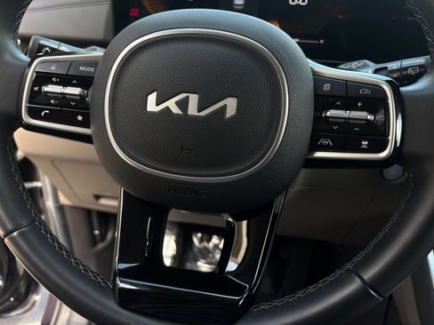 Used 2026 Kia Carnival FWD image 30