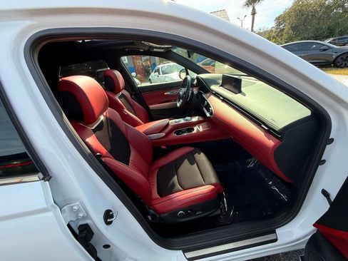 Used 2022 Genesis GV70 2.5T w/ Sport Prestige Package image 36