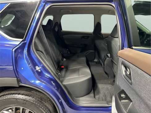 Used 2023 Nissan Rogue S image 27