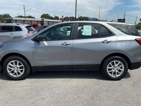Used 2023 Chevrolet Equinox LS AWD/4WD image 2