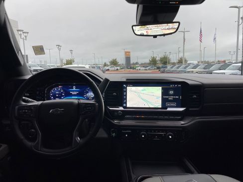 Used 2025 Chevrolet Silverado 2500 ZR2 w/ Technology Package image 14