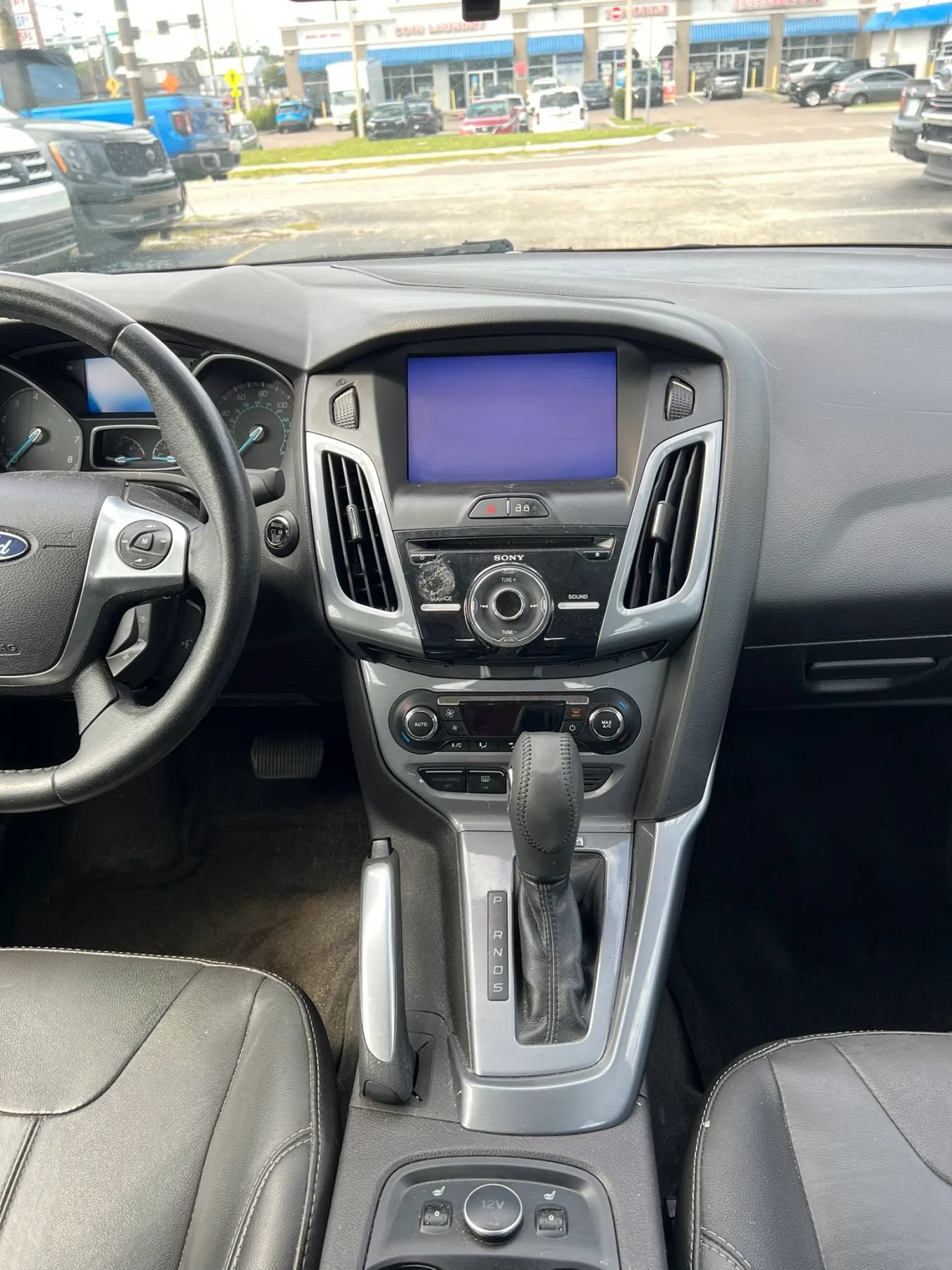 Used 2013 Ford Focus Titanium w/ Titanium Handling Pkg FWD image 11