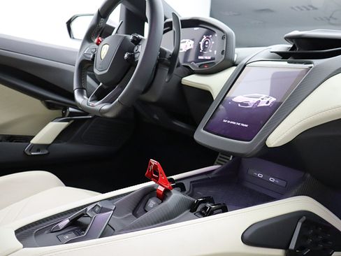 Used 2025 Lamborghini Revuelto AWD/4WD image 29