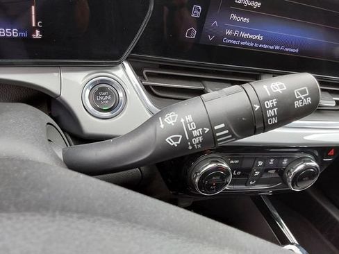 Used 2025 Chevrolet Trax LT FWD image 20