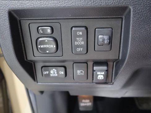 Used 2019 Toyota Tundra Limited AWD/4WD image 31
