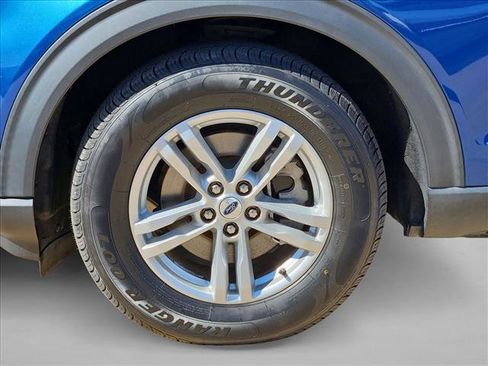 Used 2022 Ford Explorer XLT image 25