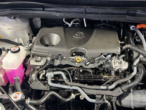 Used 2025 Toyota Sienna XLE AWD/4WD image 30