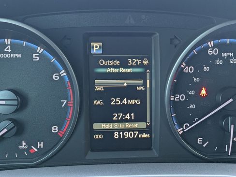 Used 2017 Toyota RAV4 XLE image 15