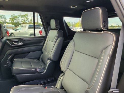 Used 2022 GMC Yukon SLT w/ SLT Luxury Package image 28