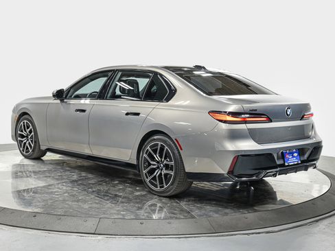 Used 2025 BMW 740i xDrive 740i xDrive image 4