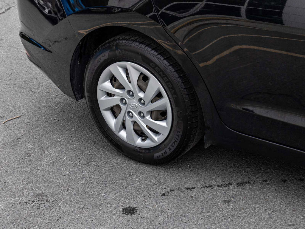 Used 2020 Hyundai Elantra SE FWD image 10