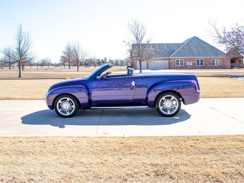 Used 2004 Chevrolet SSR w/ Preferred Equipment Group image 6