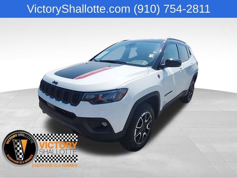 Certified 2025 Jeep Compass Trailhawk AWD/4WD image 16