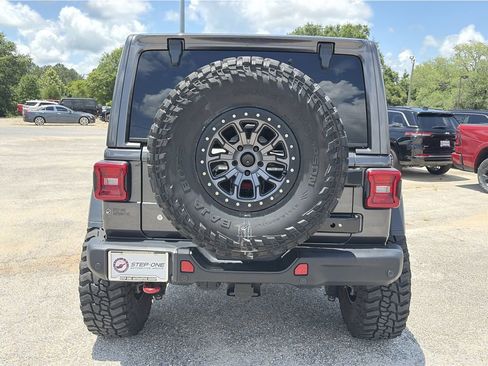 Used 2020 Jeep Wrangler Unlimited Rubicon AWD/4WD image 6
