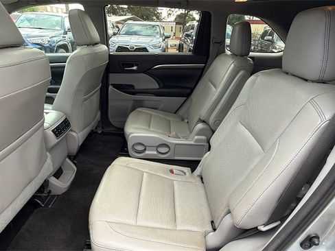 Used 2018 Toyota Highlander Limited Platinum image 24