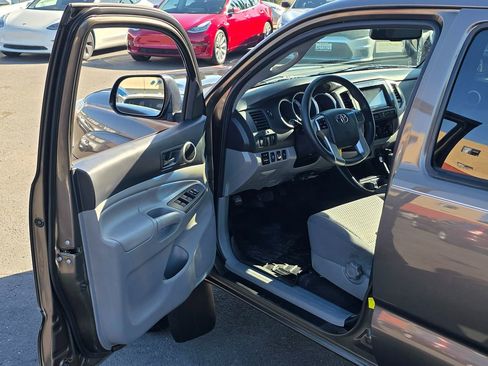 Used 2013 Toyota Tacoma 4x4 Double Cab image 41