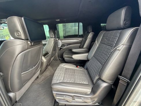 Used 2025 Cadillac Escalade ESV V AWD/4WD image 16