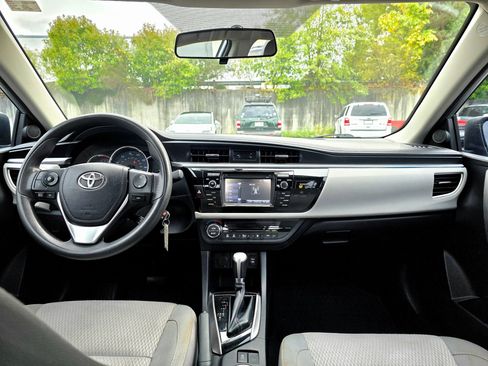 Used 2014 Toyota Corolla LE FWD image 19