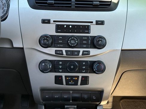 Used 2009 Ford Focus SEL image 18