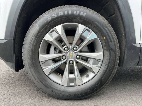 Used 2025 Chevrolet Equinox LT FWD image 35