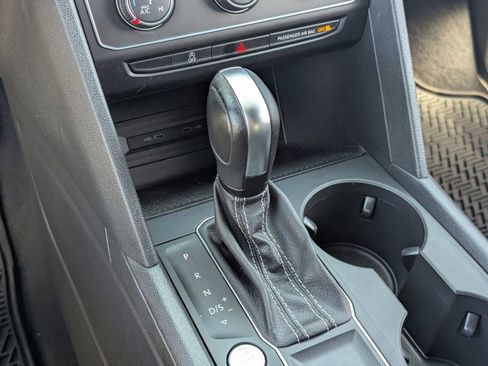 Used 2023 Volkswagen Atlas Cross Sport SE image 30