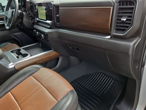 Used 2024 Chevrolet Silverado 2500 High Country w/ High Country Premium Package image 27
